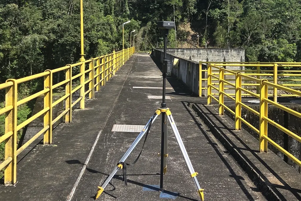 Complexo de Juquiá: sete barragens de 140 a 265 m de crista