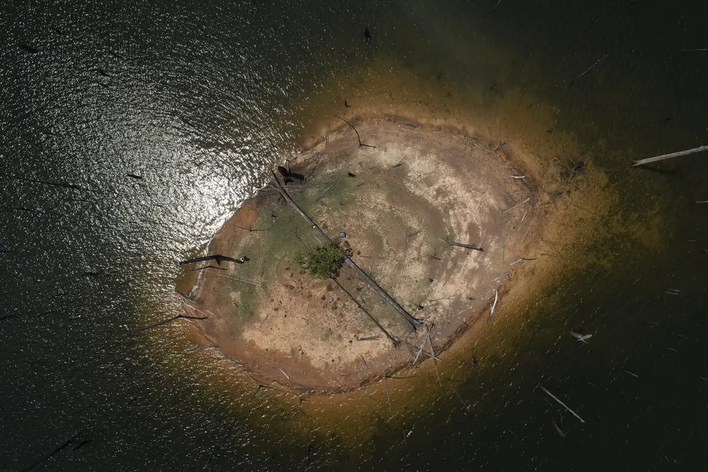 A ilha de decolagem; as marcas no solo são da equipe